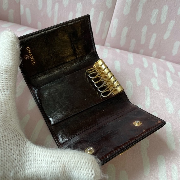 Chanel Quilted Patent Chocolate Bar Key Holder HOLOGRAM INTACT - Picture 11 of 13